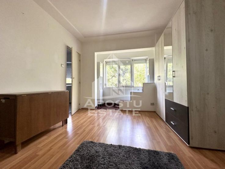 Apartament cu o camera, etajul 3, zona Girocului