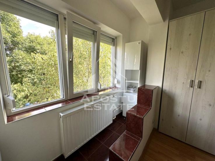 Apartament cu o camera, etajul 3, zona Girocului