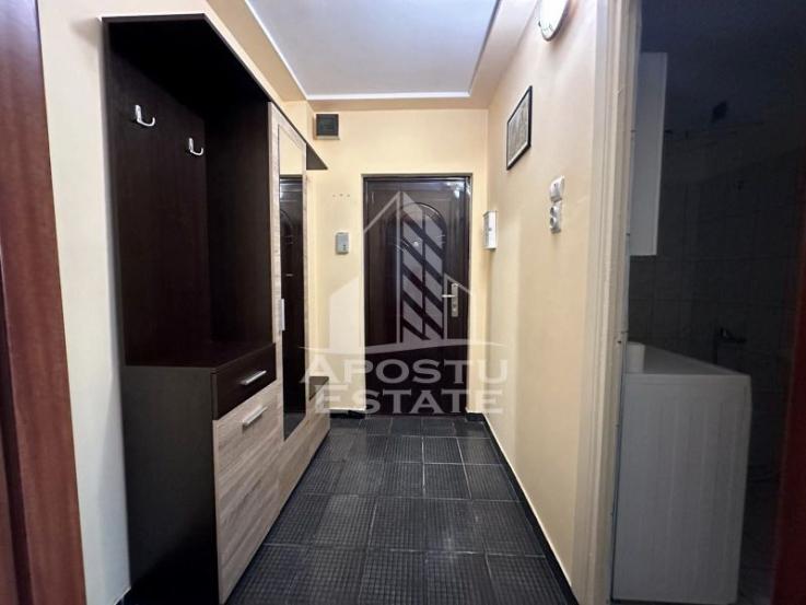 Apartament cu o camera, etajul 3, zona Girocului