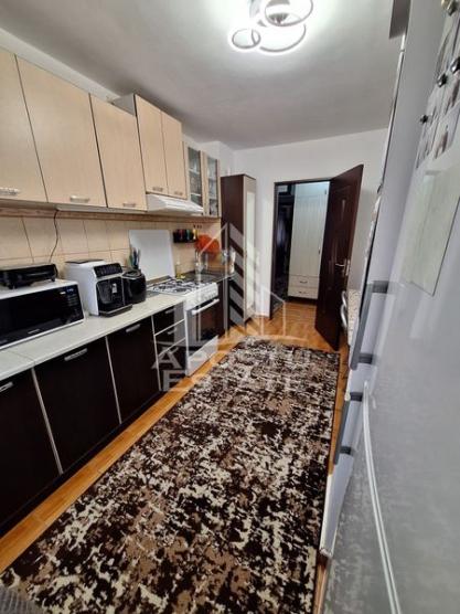 Apartament 3 camere, 2 bai , 2 balcoane in zona Soarelui