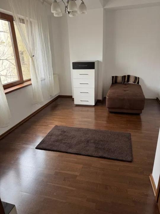 3 camere / zona Lizeanu / centrala proprie