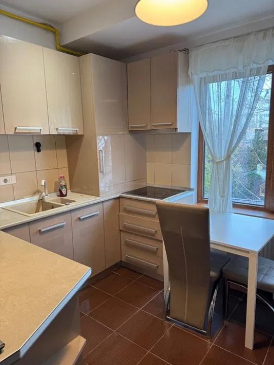 3 camere / zona Lizeanu / centrala proprie