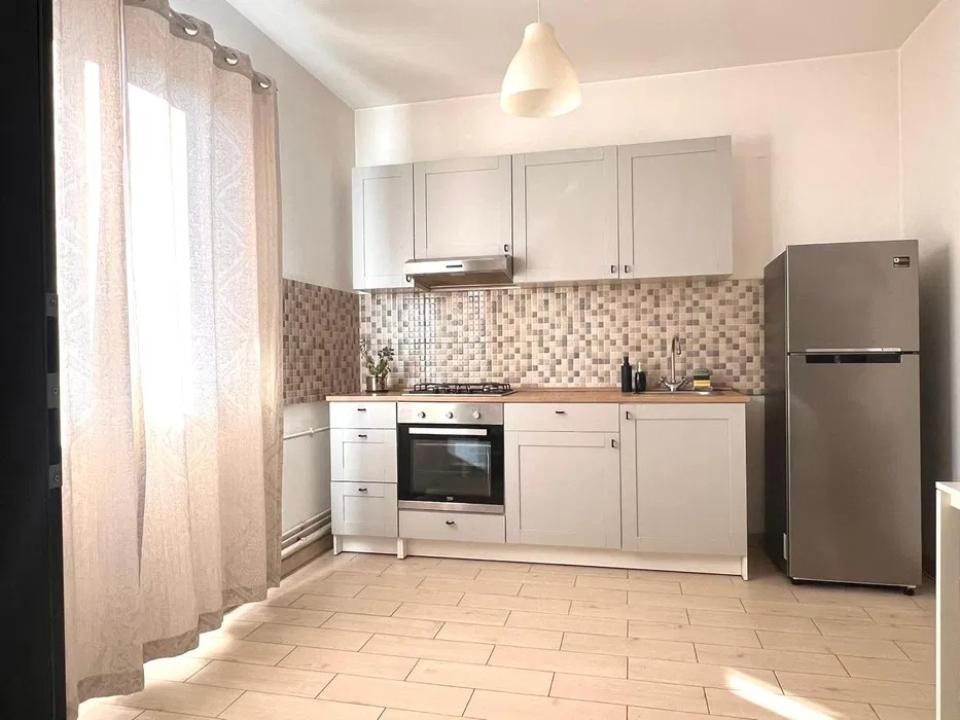 Zona Decebal / 2 camere / Centrala proprie / AC 