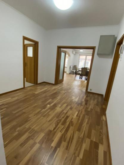 SE VINDE APARTAMENT DECOMANDAT 10 CAMERE LUX 456 MP UTILI IN ZONA AVIATORILOR