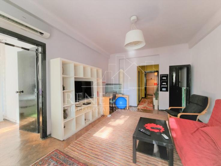 Apartament  3 camere central, imobil tipic interbelic, cu curte interioara