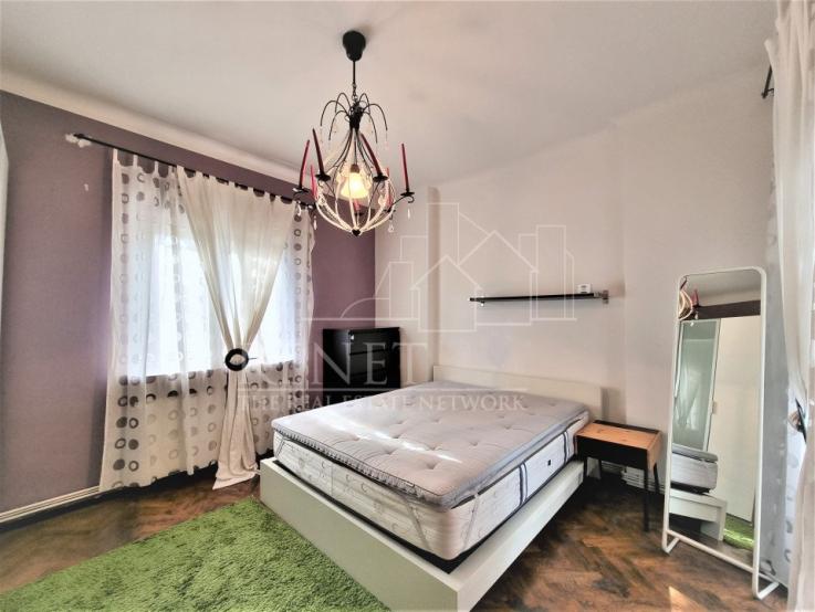 Apartament  3 camere central, imobil tipic interbelic, cu curte interioara