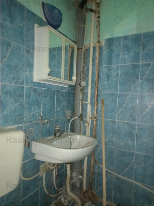 Apartament 3 camere , parter , liber