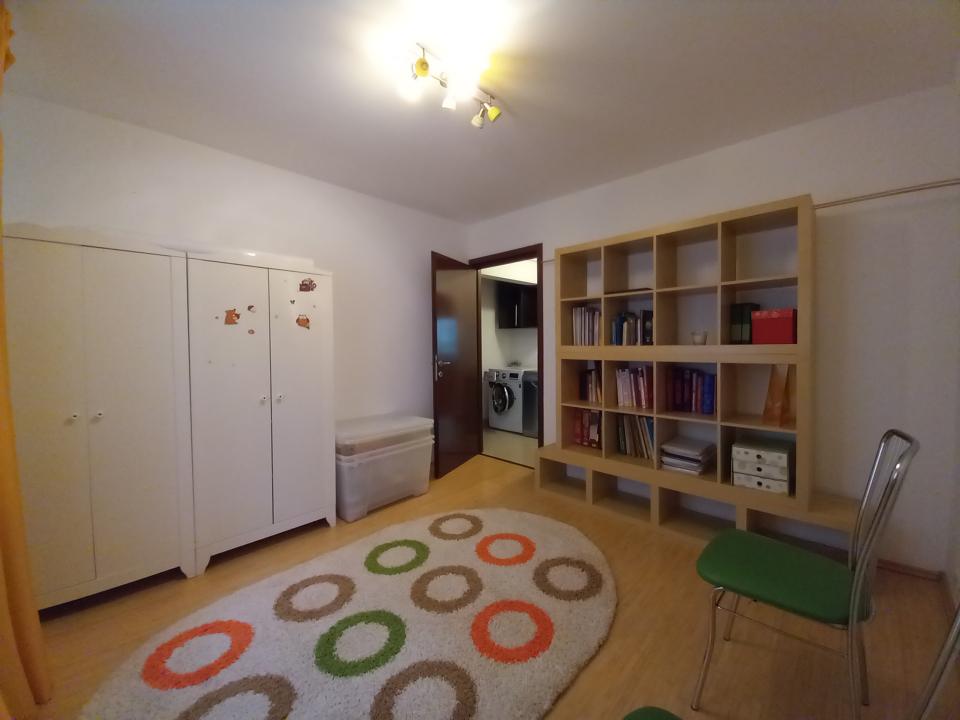 Apartament 3 camere , etaj1 , zona Decebal-Alba Iulia , plan secund