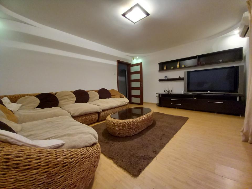 Apartament 3 camere , etaj1 , zona Decebal-Alba Iulia , plan secund