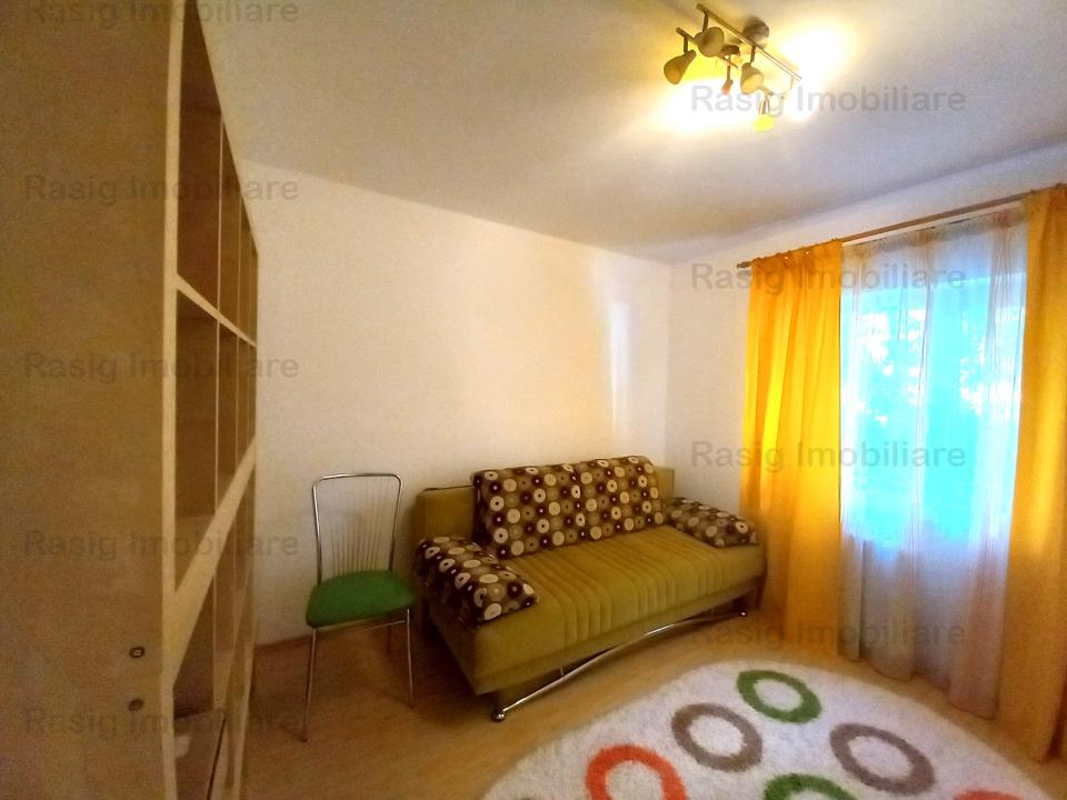 Apartament 3 camere , etaj1 , zona Decebal-Alba Iulia , plan secund