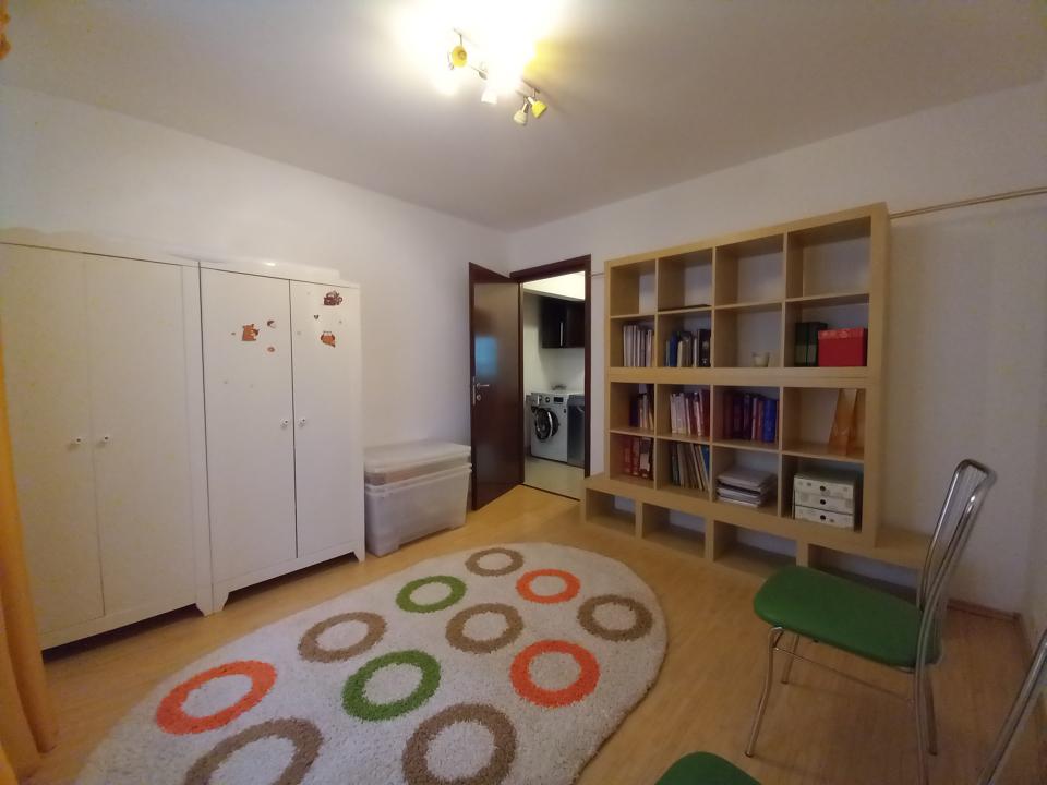 Apartament 3 camere , etaj1 , zona Decebal-Alba Iulia , plan secund