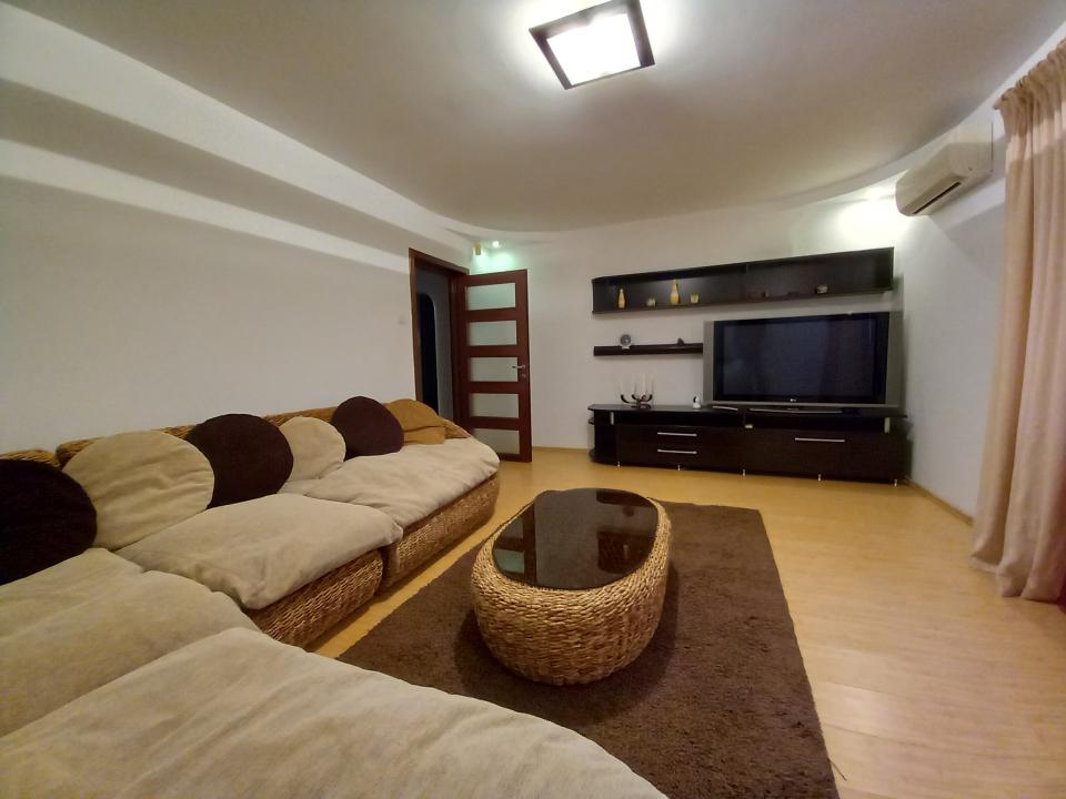 Apartament 3 camere , etaj1 , zona Decebal-Alba Iulia , plan secund