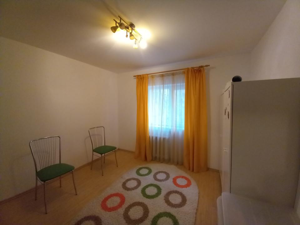 Apartament 3 camere , etaj1 , zona Decebal-Alba Iulia , plan secund