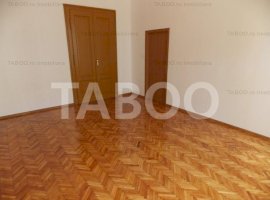 Apartament 2 camere 1200 mp teren de vanzare in Sibiu zona Centrala