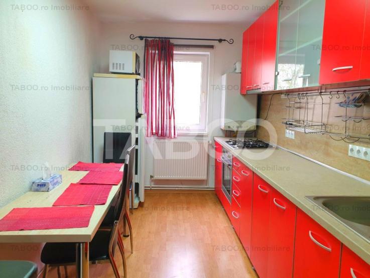 Apartament decomandat 3 camere parter pivnita 60 mpu in Vasile Aaron