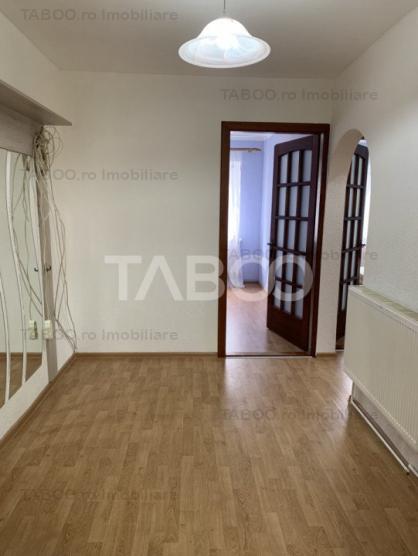 Apartament decomandat 3 camere parter pivnita 60 mpu in Vasile Aaron