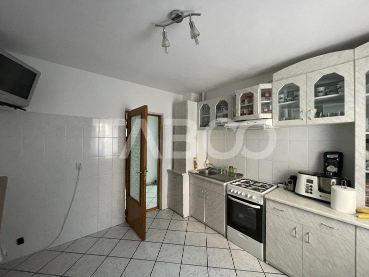 Apartament 5 camere 100 mpu etaj intermediar pivnita Cetate Alba Iulia