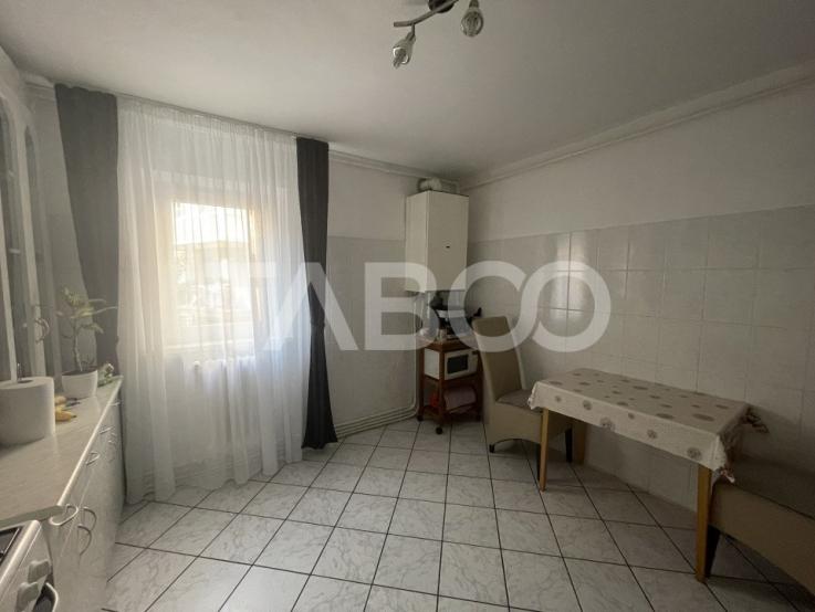 Apartament 5 camere 100 mpu etaj intermediar pivnita Cetate Alba Iulia