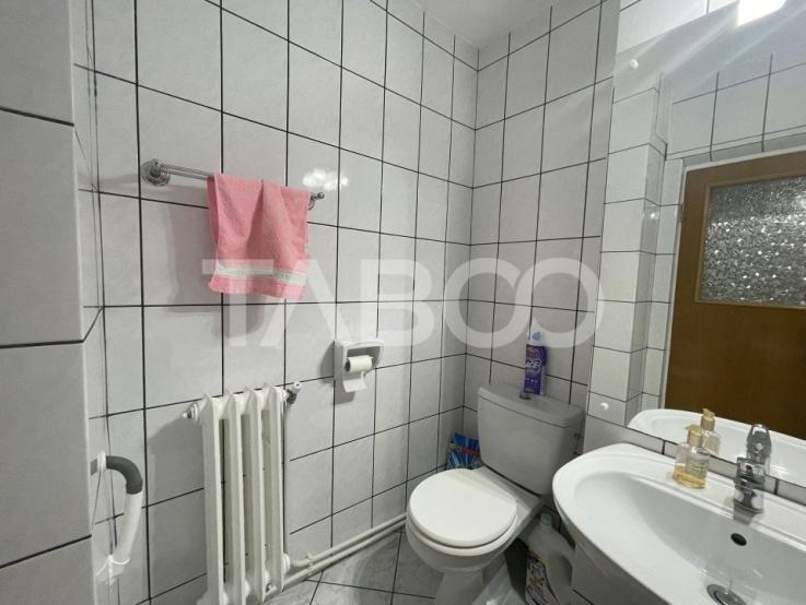 Apartament 5 camere 100 mpu etaj intermediar pivnita Cetate Alba Iulia