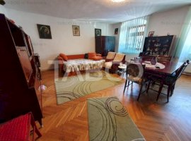 Apartament 3 camere decomandat si curte de vanzare Orasul de Jos