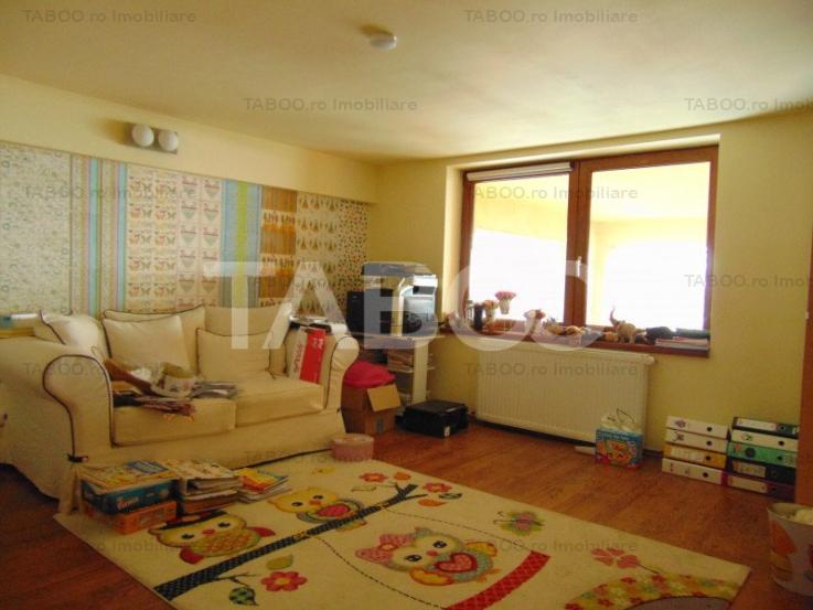 Casa cu 11 camere si teren de 570 mp in zona Terezian de inchiriat