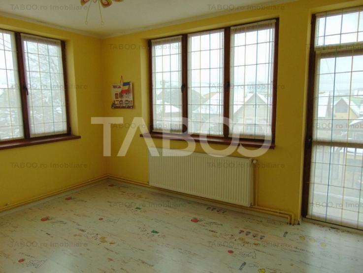 Casa cu 11 camere si teren de 570 mp in zona Terezian de inchiriat