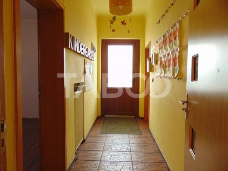 Casa cu 11 camere si teren de 570 mp in zona Terezian de inchiriat