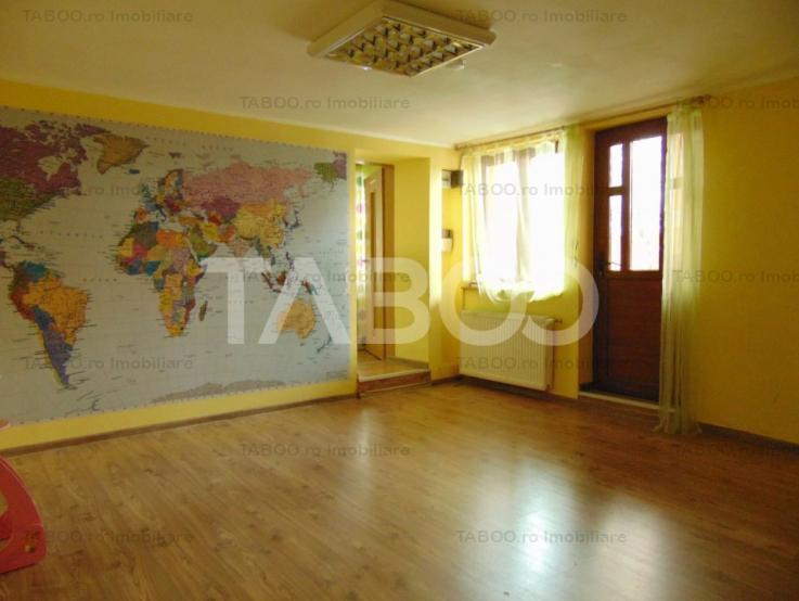 Casa 11 camere pretabila investitie 310 mp utili curte zona Terezian