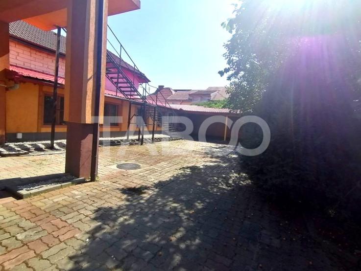 Casa 11 camere pretabila investitie 310 mp utili curte zona Terezian