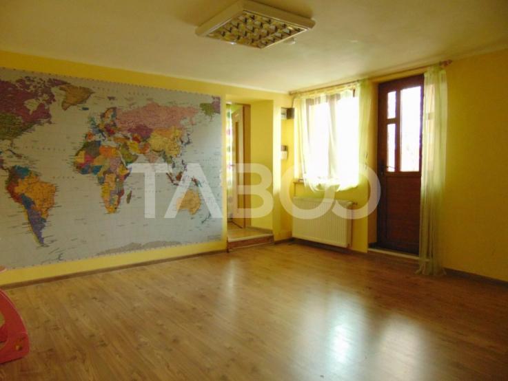 Casa 11 camere pretabila investitie 310 mp utili curte zona Terezian