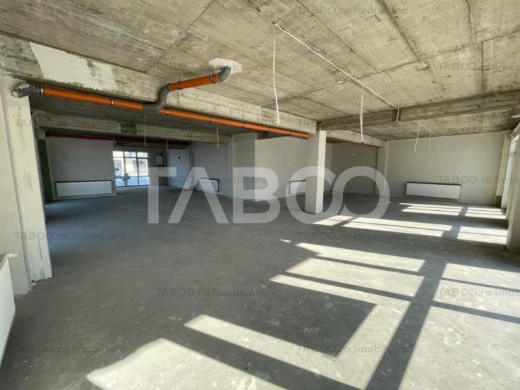 Spatiu comercial 174 mpu open space front stradal 40 mp Comision 0% 