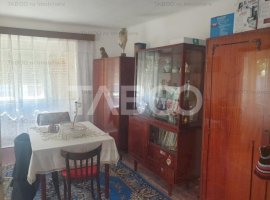 Casa 2 camere 60 mp utili pivniță anexe teren 374 mp Sebes Alba 