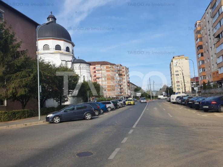 Spatiu de birouri 4 camere - pe Bulevardul Mihai Viteazu- lift in bloc