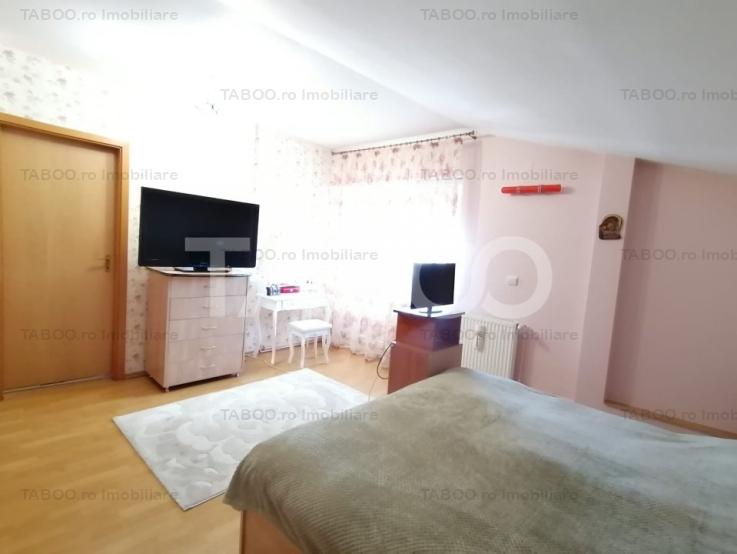 Casa individuala 6 camere de vanzare 250 mpu 361 mp teren zona Lupeni