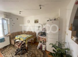 Apartament de vanzare 3 camere 65 mpu 2 balcoane Tolstoi Alba-Iulia