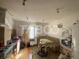 Apartament decomandat 3 camere 65 mpu 2 balcoane Tolstoi Alba Iulia