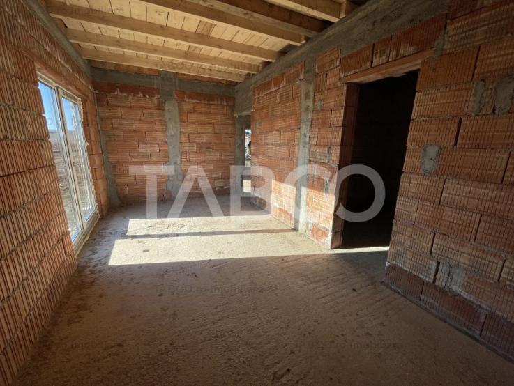 Casa individuala pe un singur nivel 4 camere si carport Sura Mica