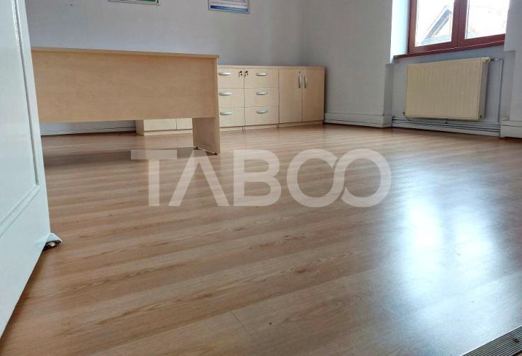 Spatiu de birou 4 camere decomandate 110 mp loc parcare zona centrala 