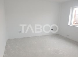 Apartament decomandat 2 camere 1 baie 50 mpu terasa parcare Sebes Alba