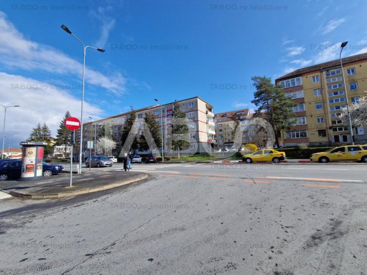 Apartament de vanzare 2 camere cu balcon zona Cedonia mobilat utilat