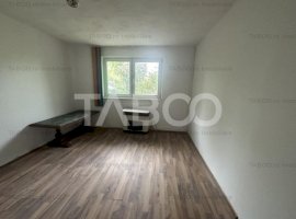 Apartament semidecomandat 2 camere la parter zona Plopului Fagaras