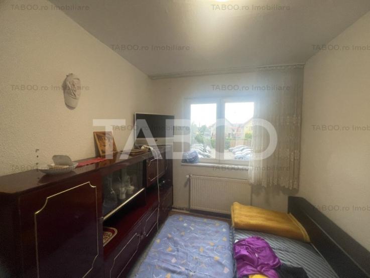 Apartament la etajul 1 cu 3 camere si balcon zona Rahovei Sibiu