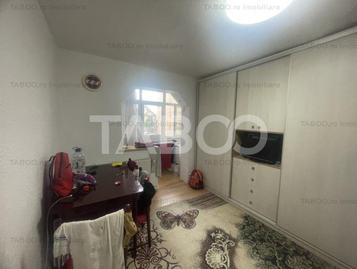 Apartament la etajul 1 cu 3 camere si balcon zona Rahovei Sibiu