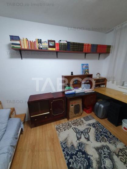 Apartament la etajul 1 cu 3 camere si balcon zona Rahovei Sibiu