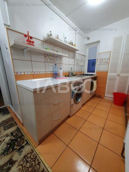 Apartament la etajul 1 cu 3 camere si balcon zona Rahovei Sibiu