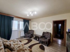 Apartament semidecomandat 3 camere etaj intermediar de vanzare 