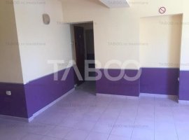 Spatiu comercial de inchiriat zona Strand 16 bai 15 camere curte Sibiu