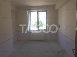 Spatiu comercial de inchiriat 15 camere 16 bai curte Sibiu zona Strand