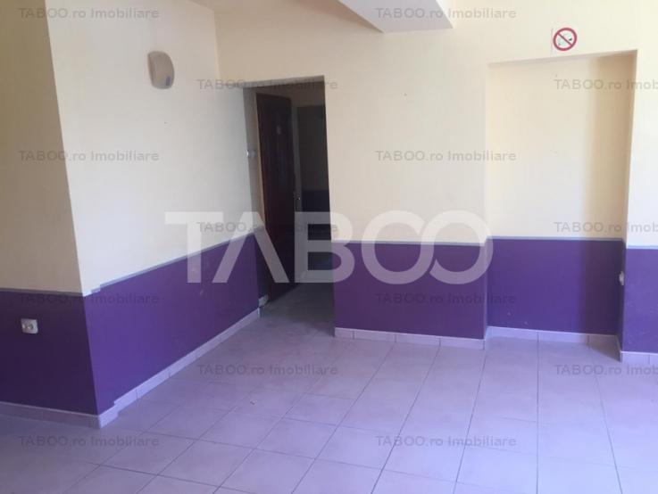 Spatiu comercial de inchiriat zona Strand 16 bai 15 camere curte Sibiu