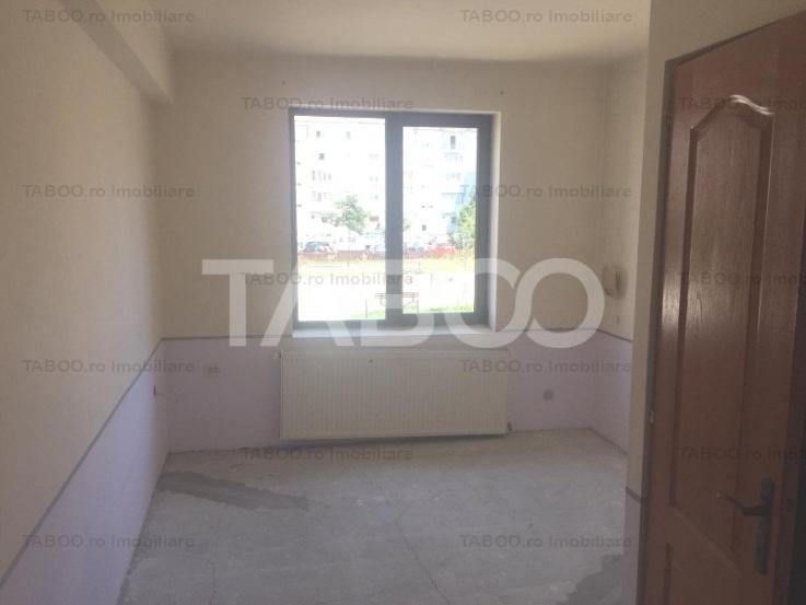 Spatiu comercial de inchiriat zona Strand 16 bai 15 camere curte Sibiu